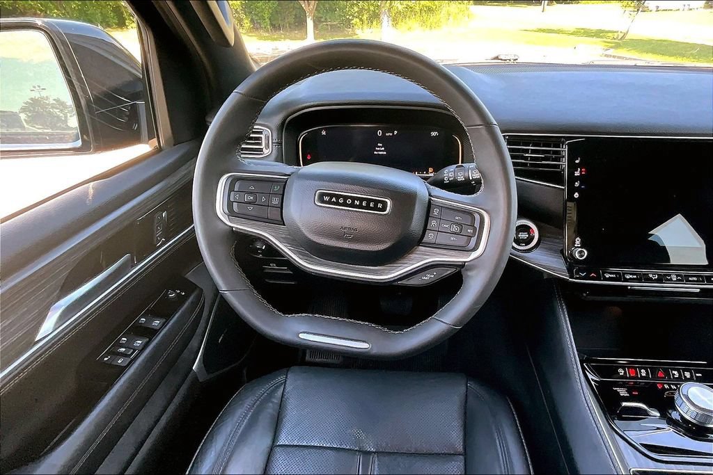 Used 2024 Jeep Wagoneer L Series II w/ Flexible Seating Group AWD/4WD image 5