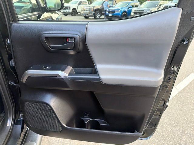 Used 2021 Toyota Tacoma SR5 AWD/4WD image 11