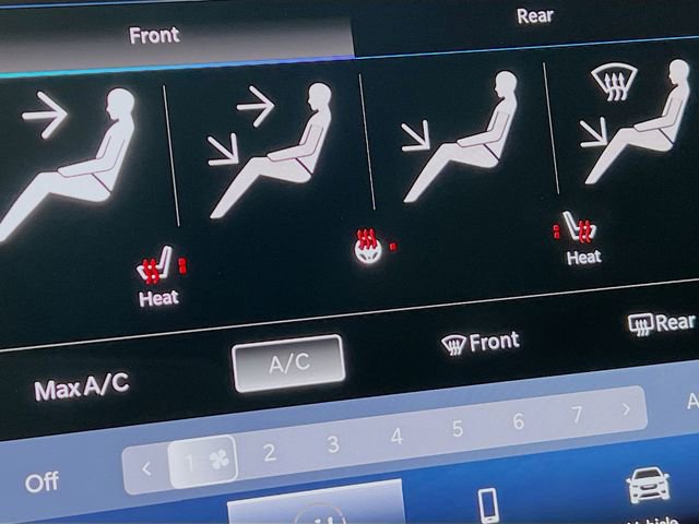 Used 2024 Chrysler Pacifica Touring-L FWD image 21