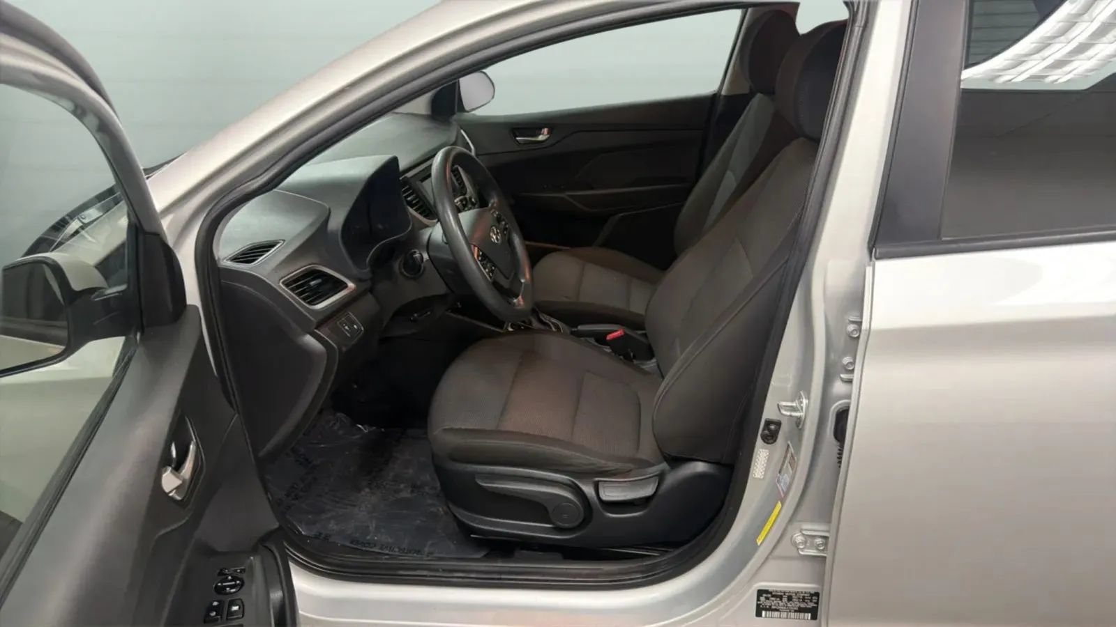 Used 2020 Hyundai Accent SE w/ Cargo Package FWD image 20