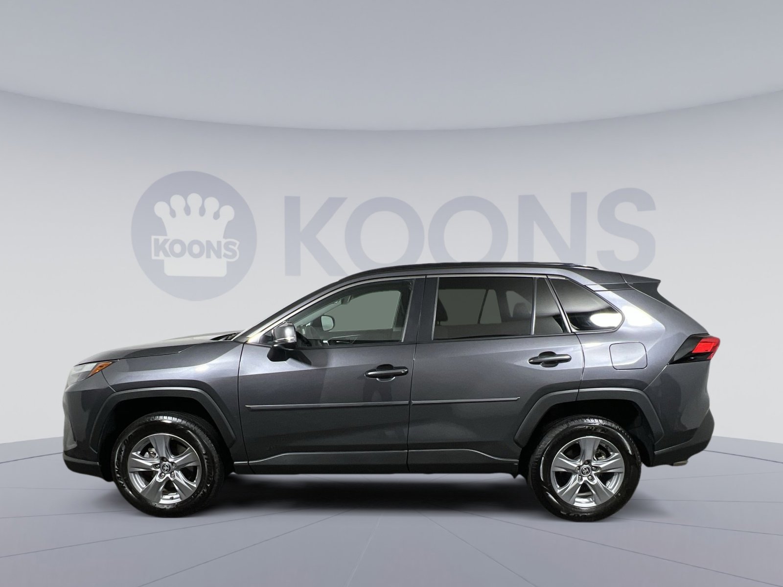 Used 2022 Toyota RAV4 XLE image 2