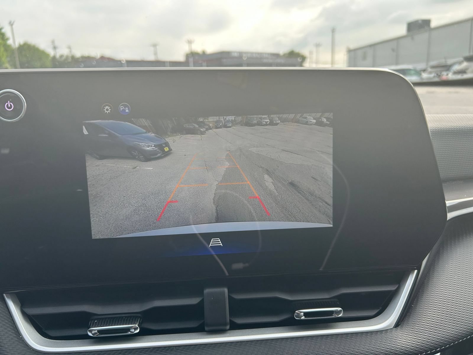 Used 2025 Chevrolet Equinox LT FWD image 19