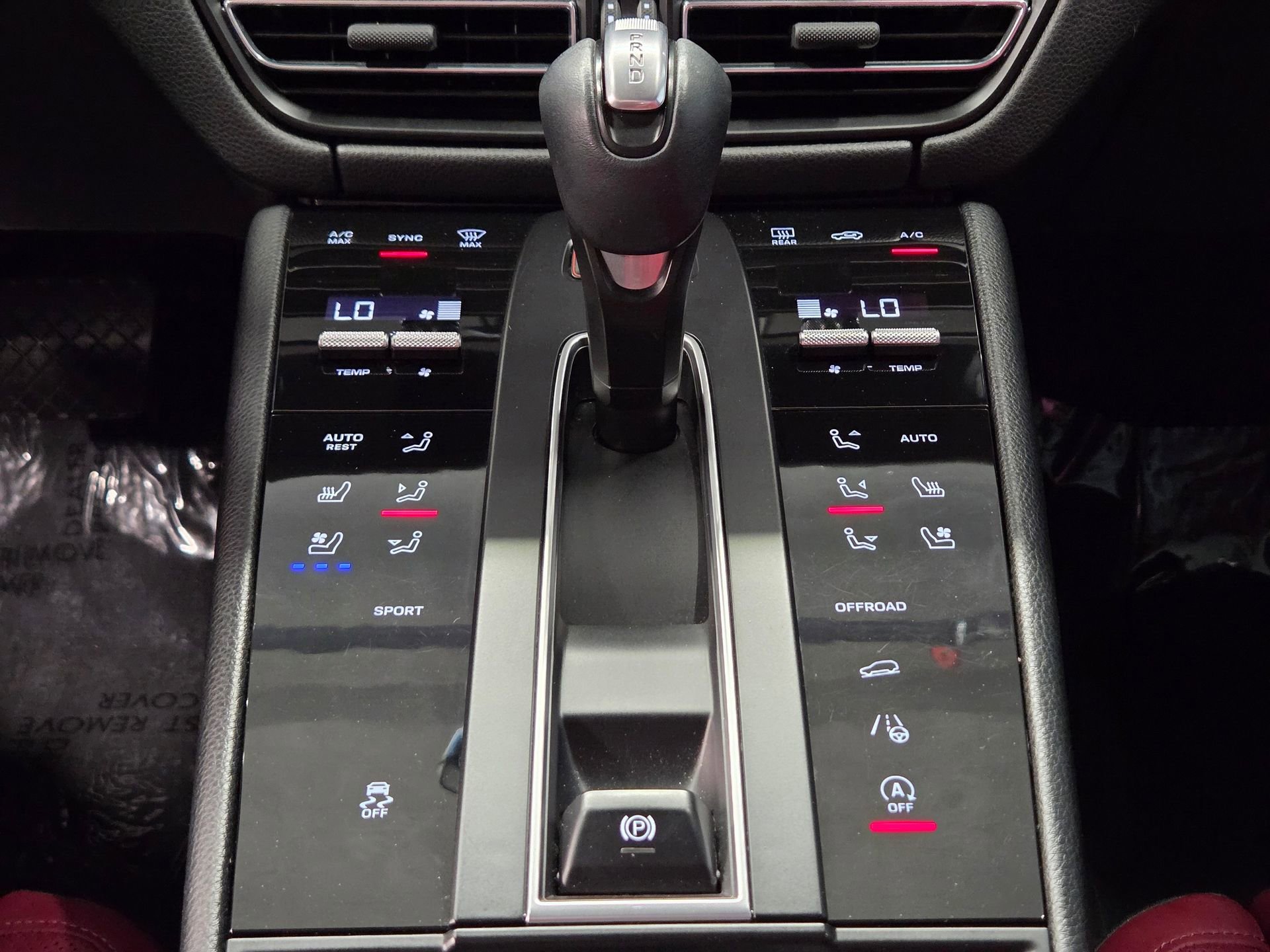Certified 2022 Porsche Macan AWD/4WD image 25