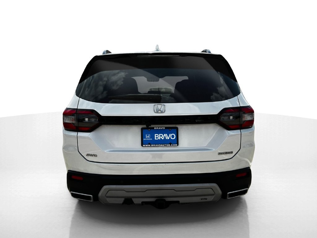 Used 2025 Honda Pilot Touring image 4