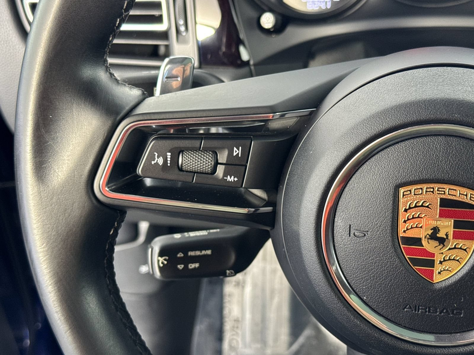Certified 2022 Porsche Macan AWD/4WD image 28
