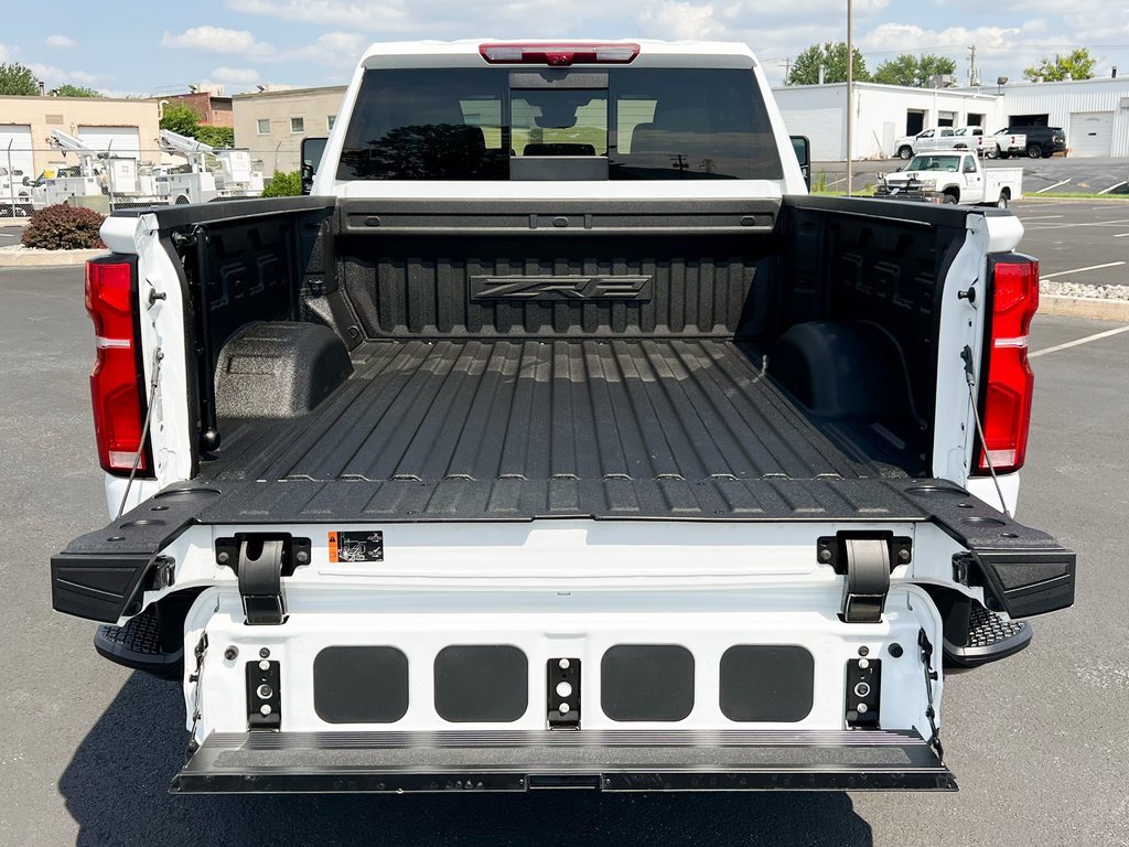 Used 2024 Chevrolet Silverado 2500 ZR2 w/ Technology Package image 13