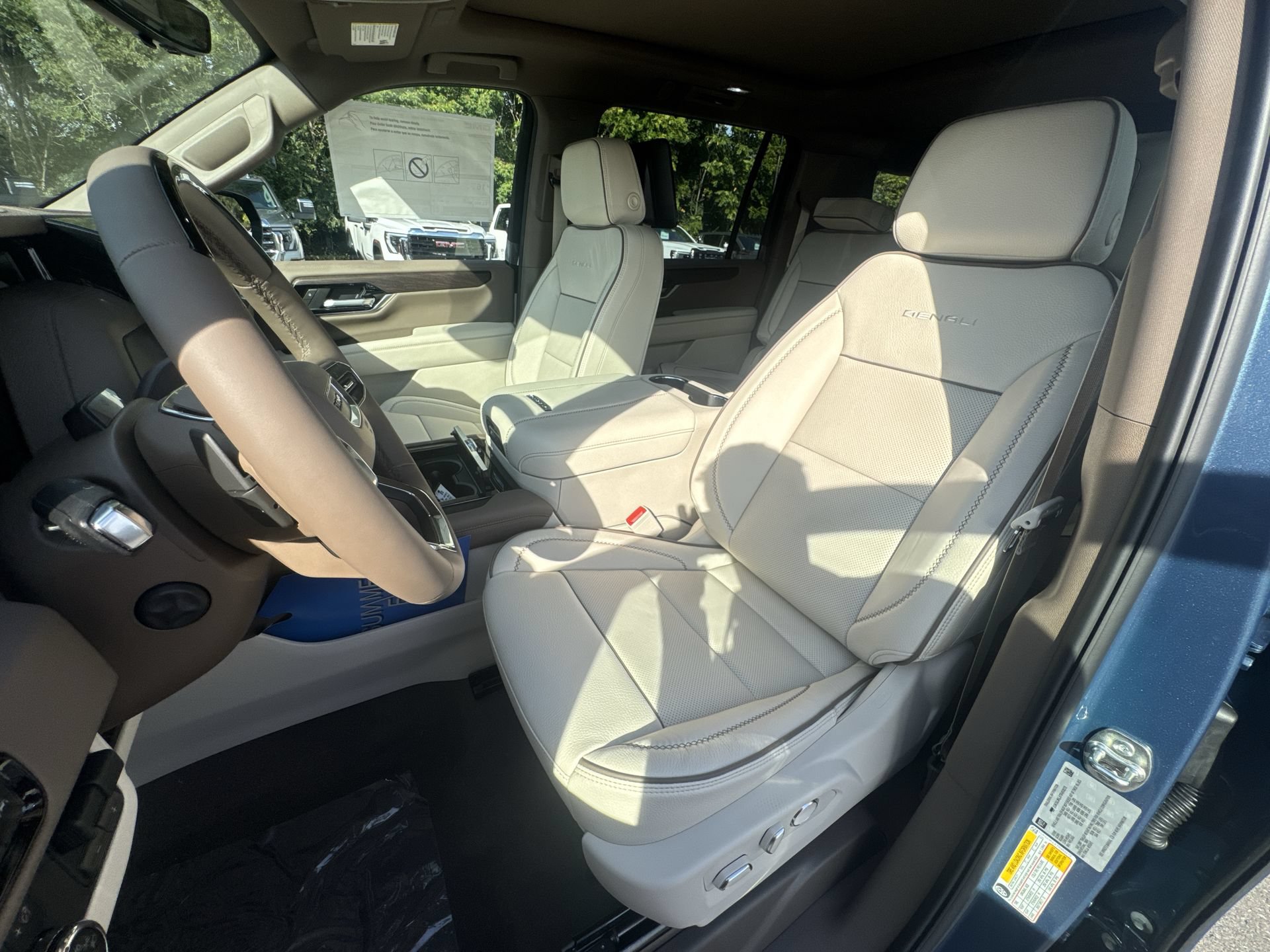 New 2026 GMC Yukon XL Denali w/ Denali Reserve Package AWD/4WD image 13