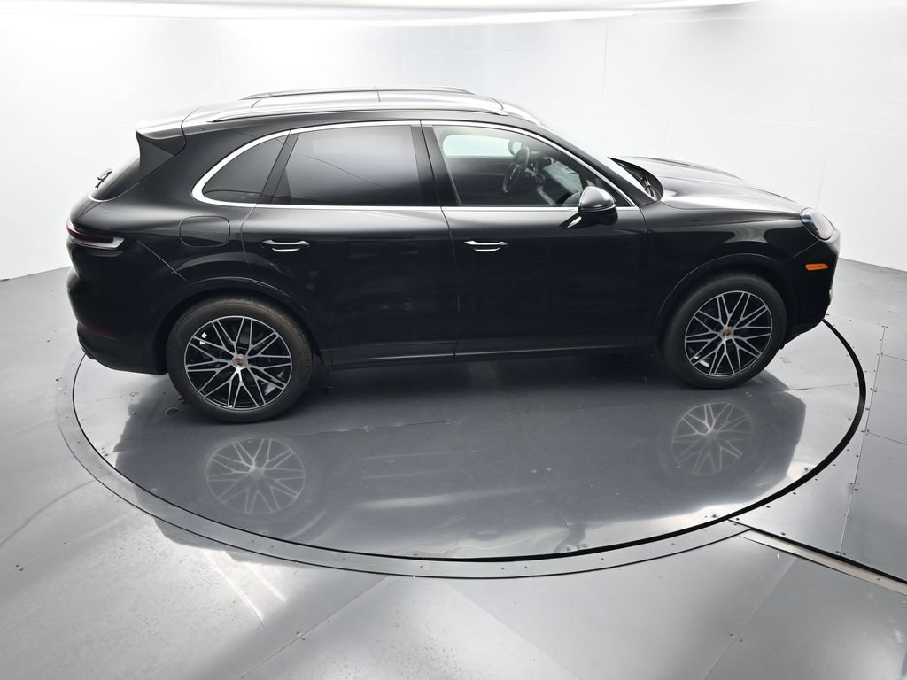Certified 2025 Porsche Cayenne AWD/4WD image 38