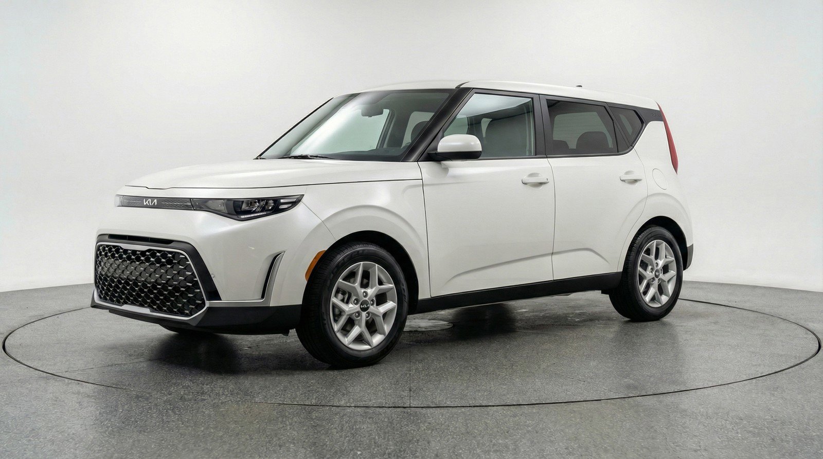 Used 2025 Kia Soul LX w/ LX Technology Package FWD image 3