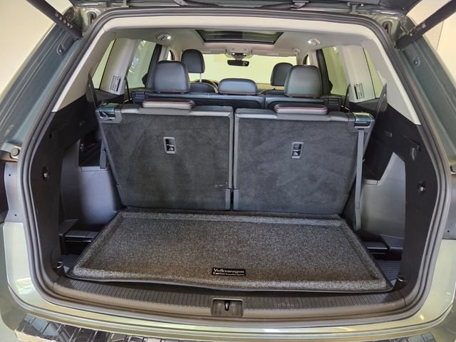 Used 2024 Volkswagen Atlas Peak Edition SE AWD/4WD image 14