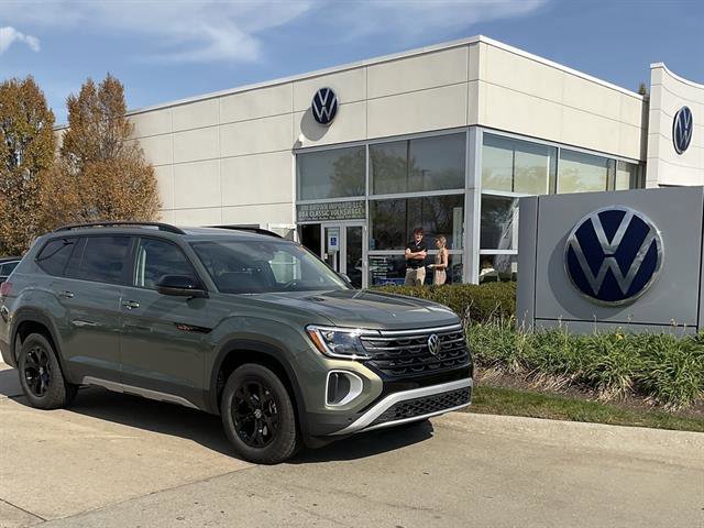 New 2026 Volkswagen Atlas Peak Edition image 1