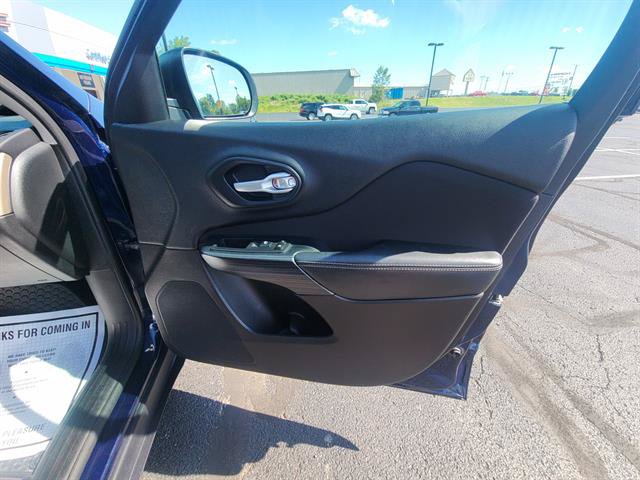 Used 2016 Jeep Cherokee Sport FWD image 9
