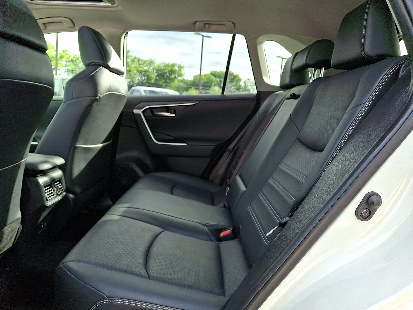 Used 2020 Toyota RAV4 Limited AWD/4WD image 10