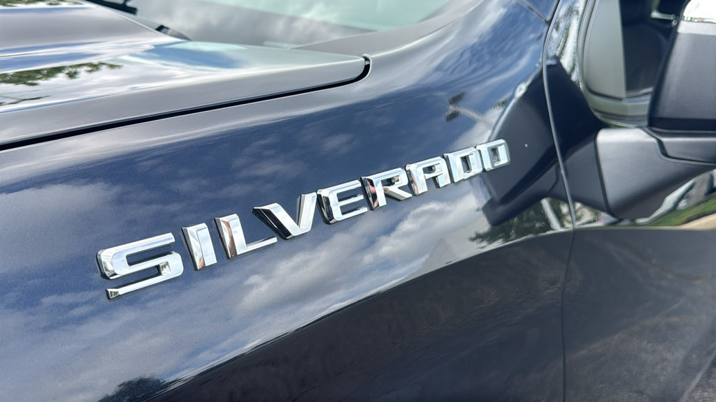 Used 2023 Chevrolet Silverado 1500 LT AWD/4WD image 12