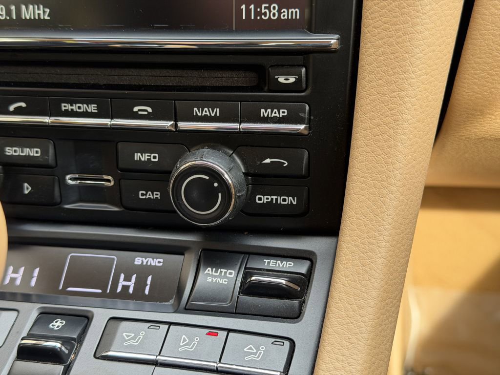 Used 2014 Porsche Cayman w/ Infotainment Package image 40