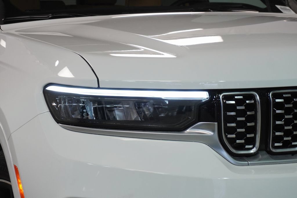 New 2023 Jeep Grand Cherokee Summit AWD/4WD video 4