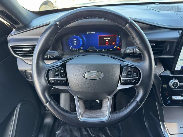 Used 2022 Ford Explorer Platinum w/ Equipment Group 601A AWD/4WD image 23