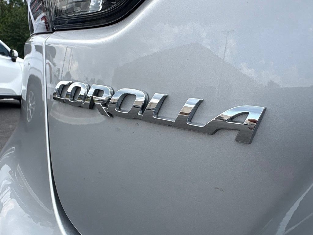 Used 2025 Toyota Corolla XSE FWD image 8