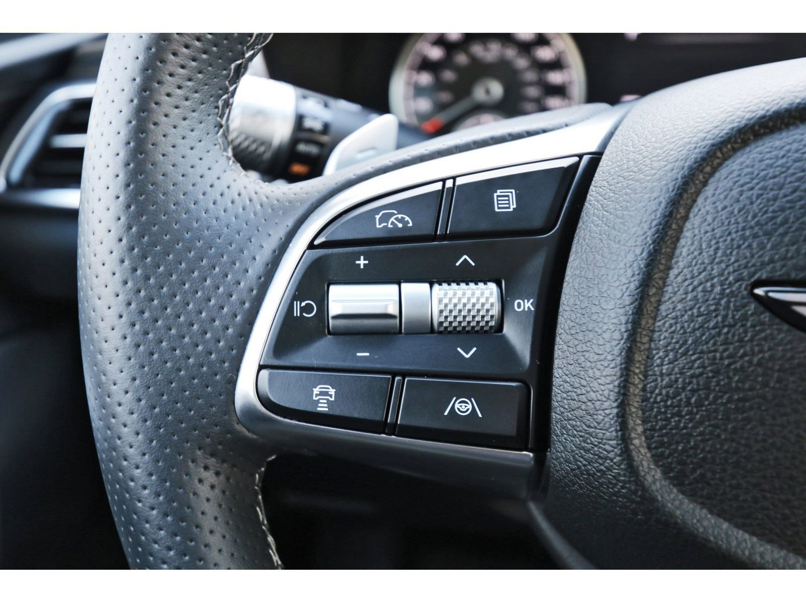 Used 2026 Genesis G70 2.5T image 17