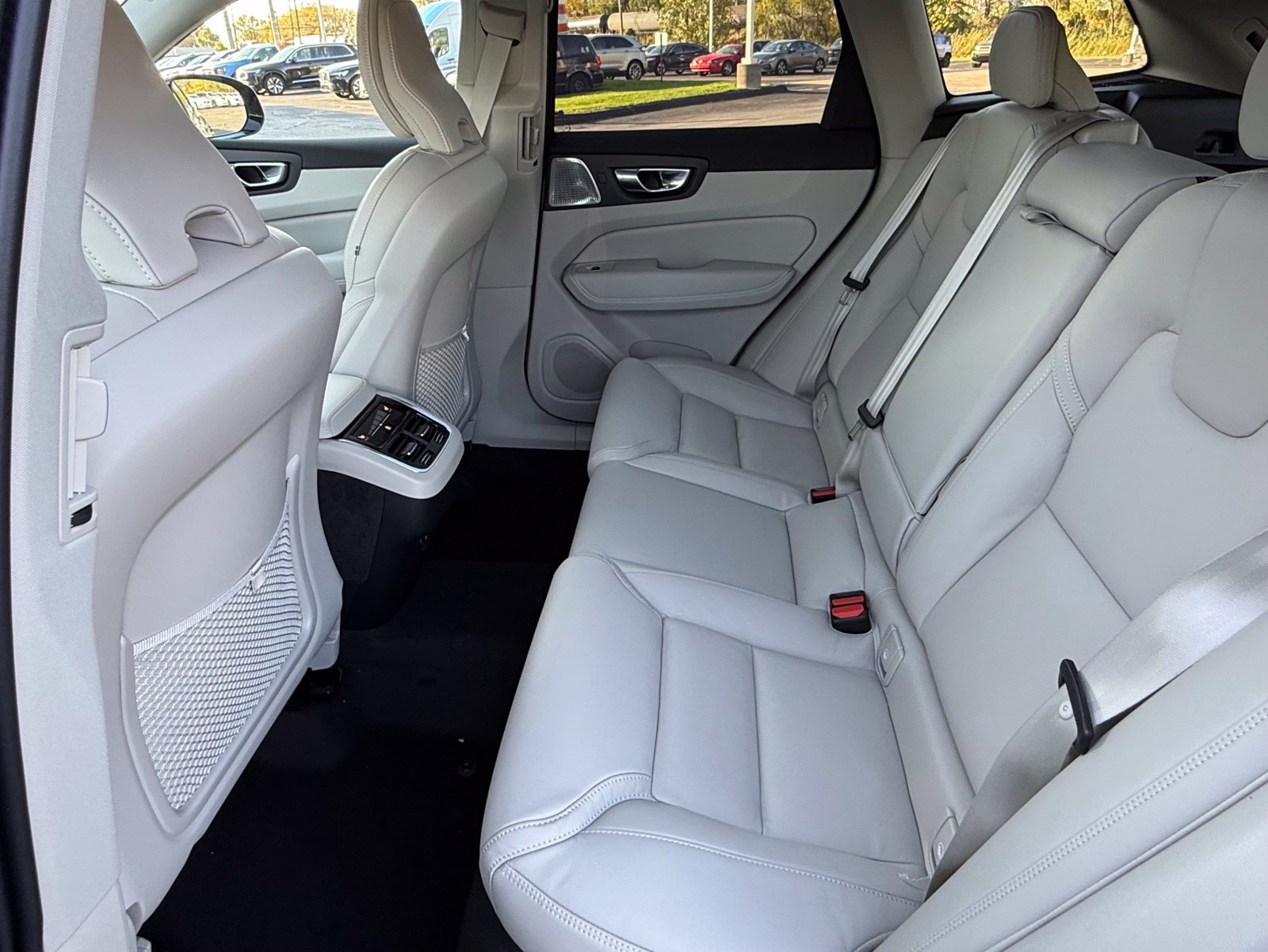 New 2027 Volvo XC60 B5 Ultra AWD/4WD image 15