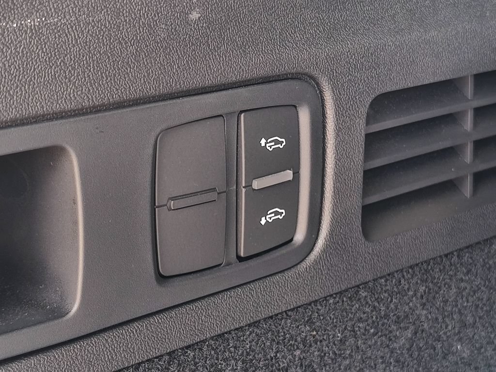 Certified 2025 Audi Q5 Prestige AWD/4WD image 9