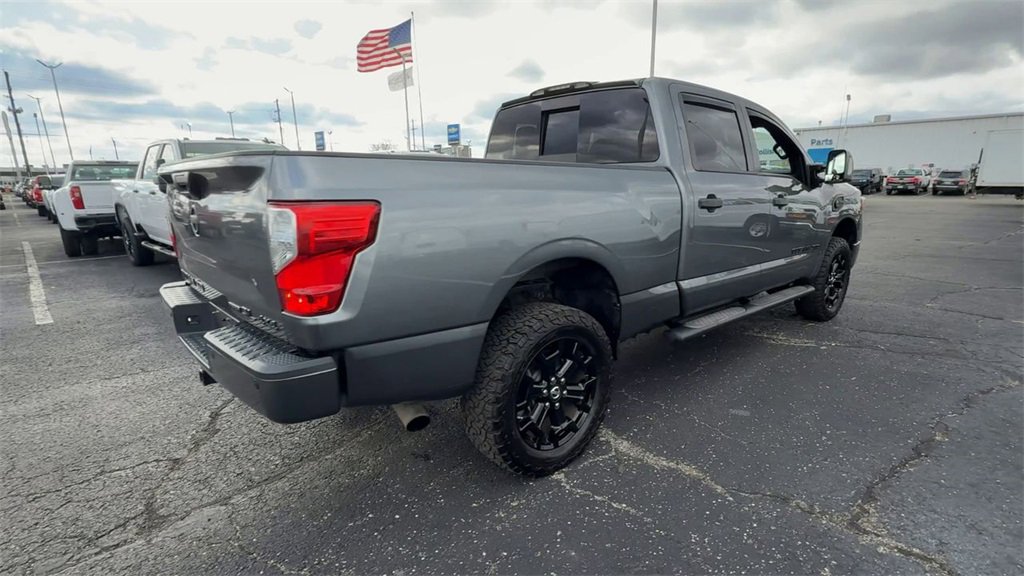 Used 2019 Nissan Titan SL w/ Midnight Edition image 8