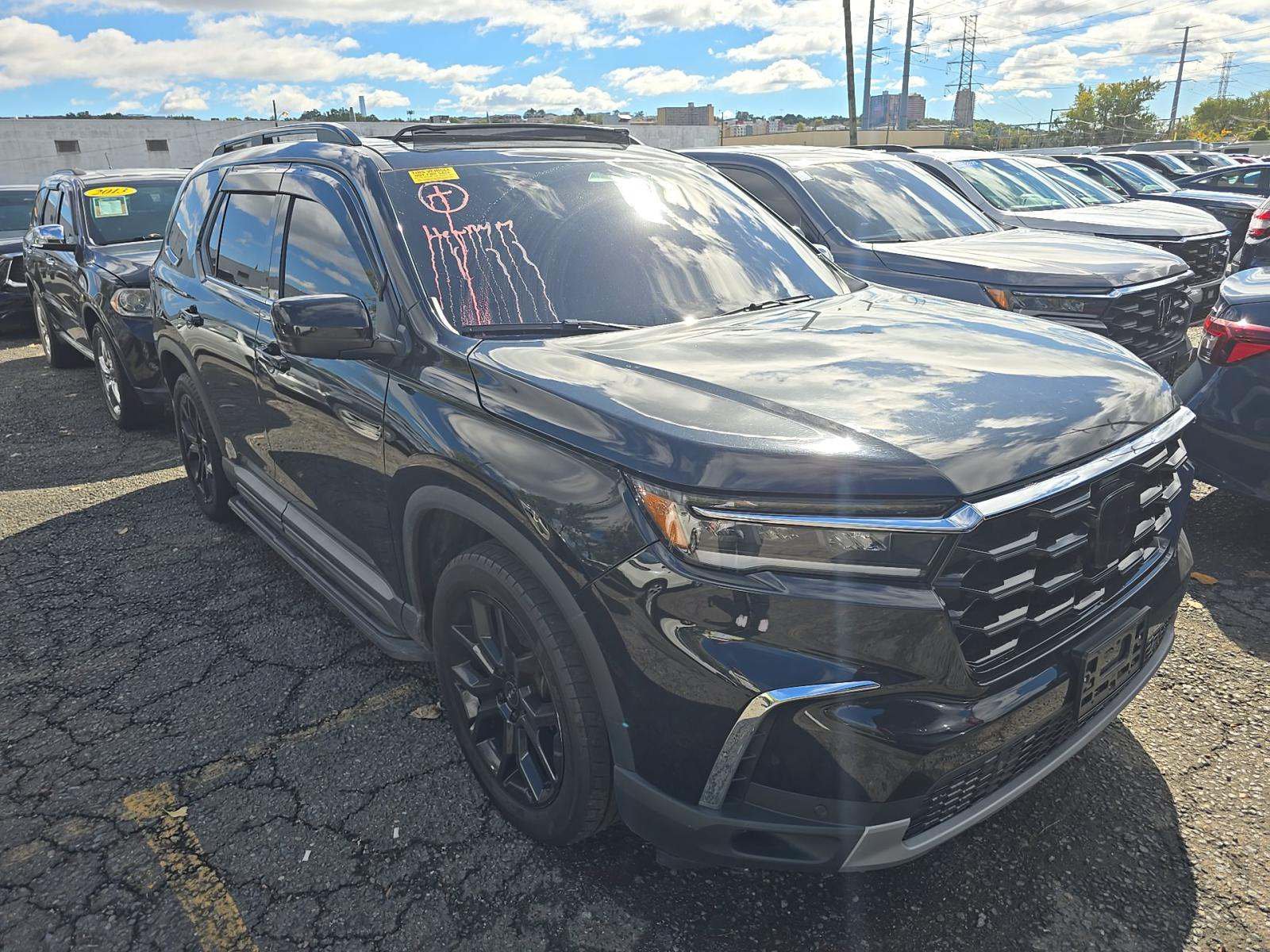 Used 2025 Honda Pilot Touring image 5