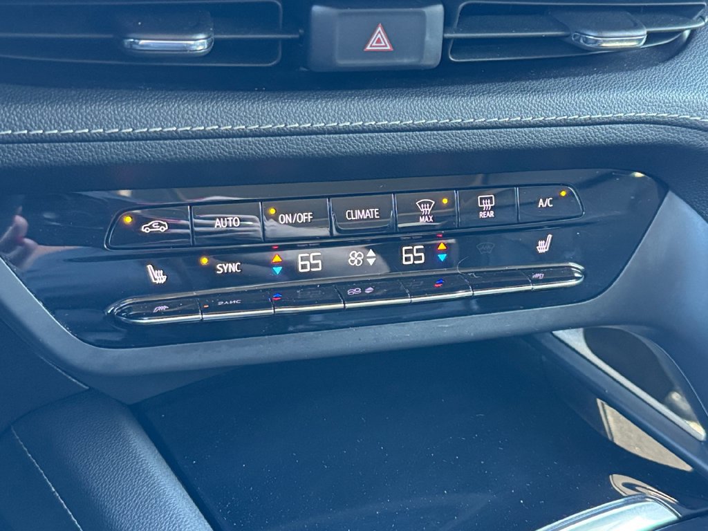 Used 2021 Buick Envision Essence w/ Sport Touring Package AWD/4WD image 23