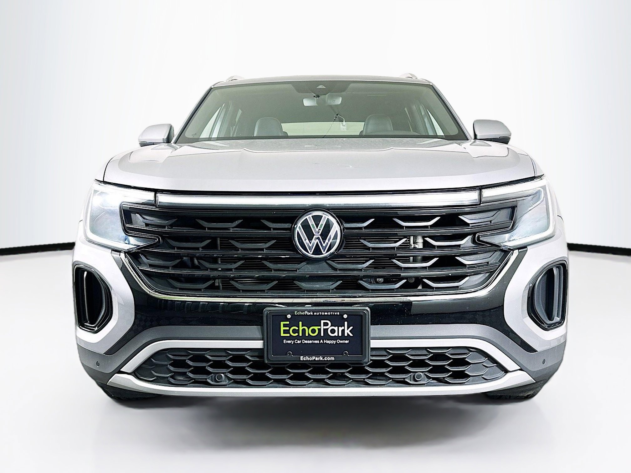 Used 2024 Volkswagen Atlas Cross Sport SE image 2