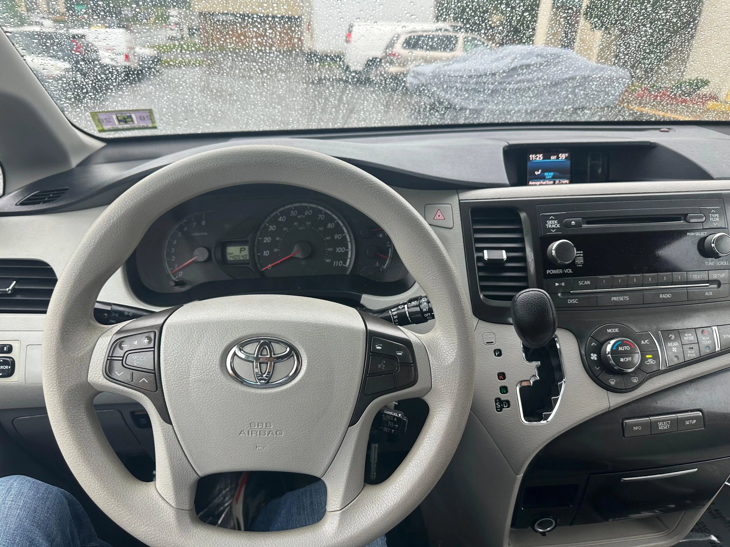 Used 2013 Toyota Sienna LE FWD image 10