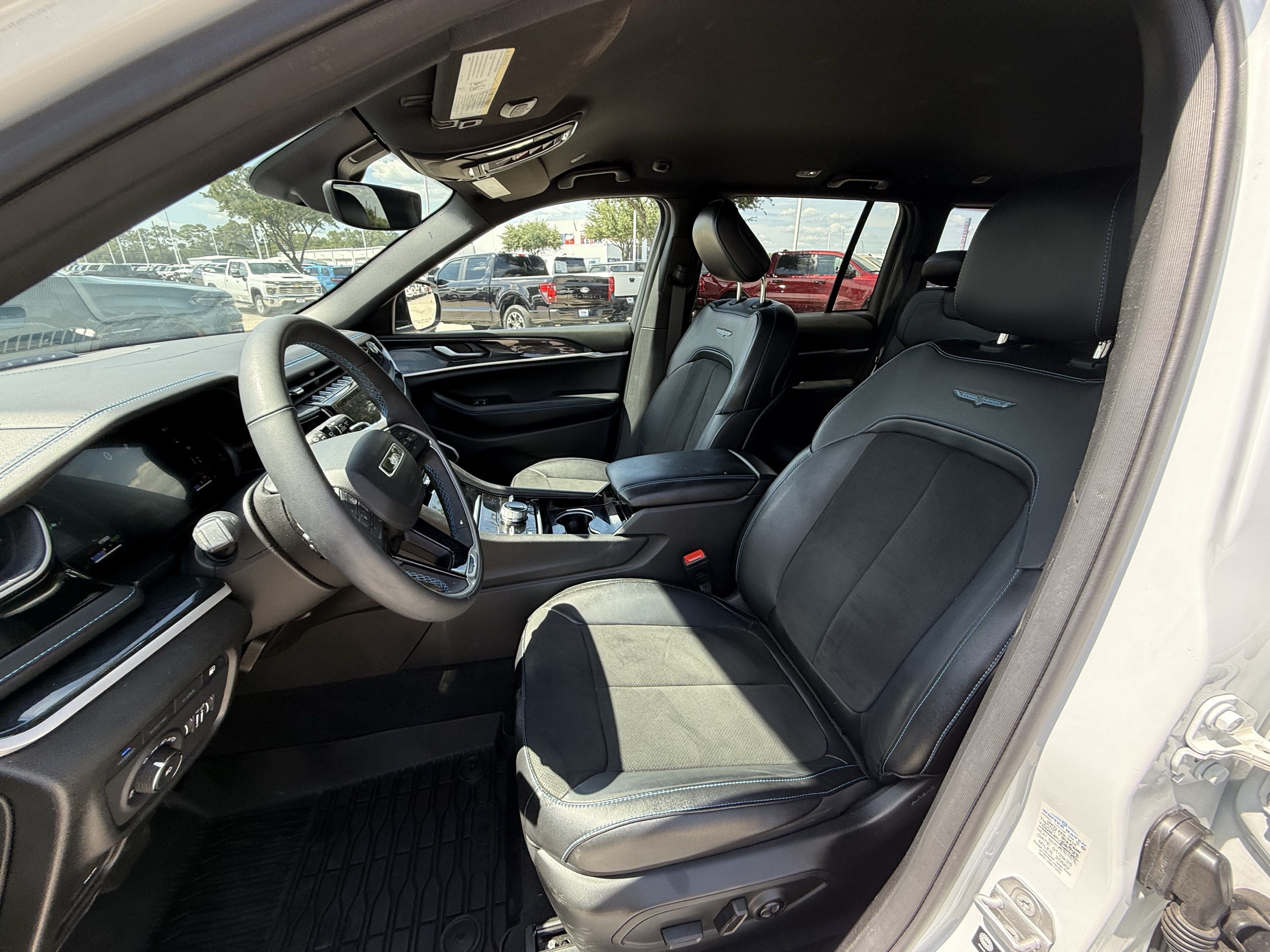 Used 2022 Jeep Grand Cherokee Trailhawk AWD/4WD image 28