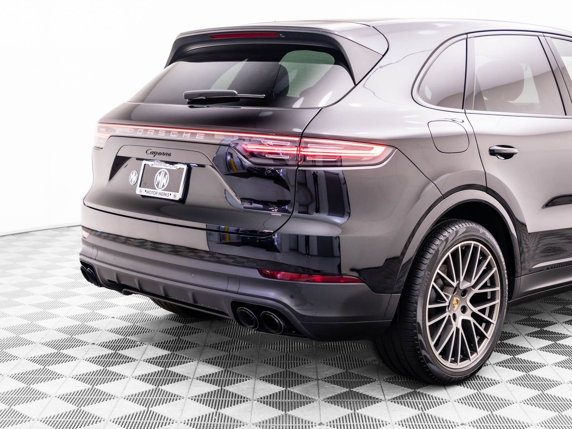 Certified 2023 Porsche Cayenne Platinum Edition AWD/4WD image 38