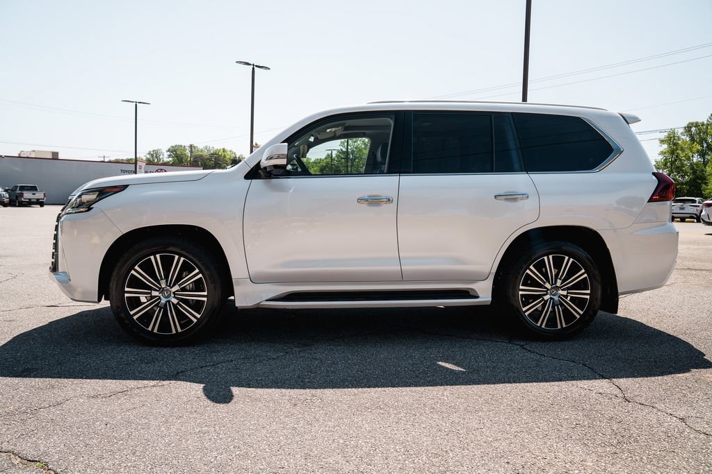 Used 2021 Lexus LX 570 4WD w/ Luxury Package image 4
