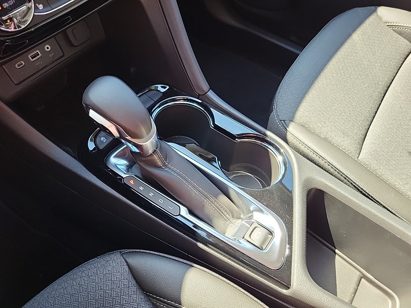 Used 2023 Buick Encore GX Select w/ Sport Touring Package FWD image 23
