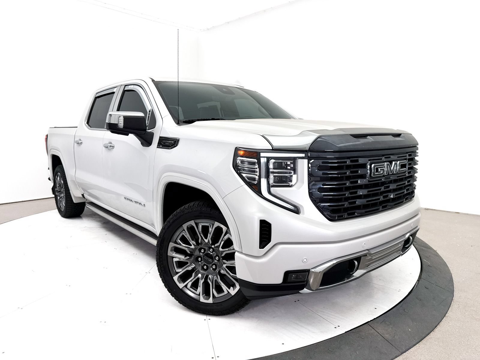 Used 2023 GMC Sierra 1500 Denali Ultimate AWD/4WD image 1