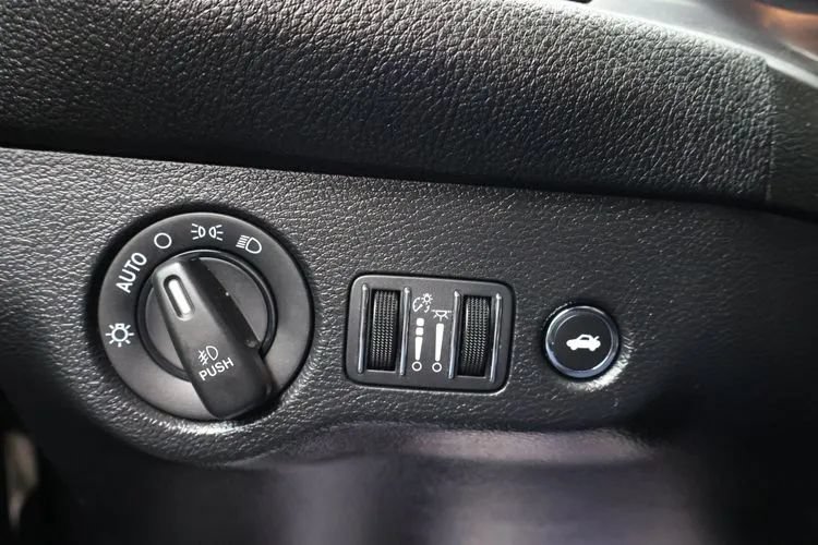 Used 2022 Dodge Challenger GT RWD image 19