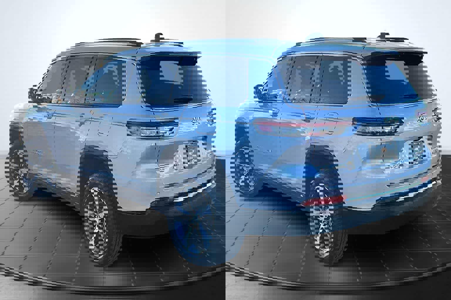 Used 2023 Jeep Grand Cherokee L Limited image 4