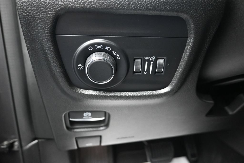 Used 2024 Jeep Grand Cherokee Altitude AWD/4WD image 12