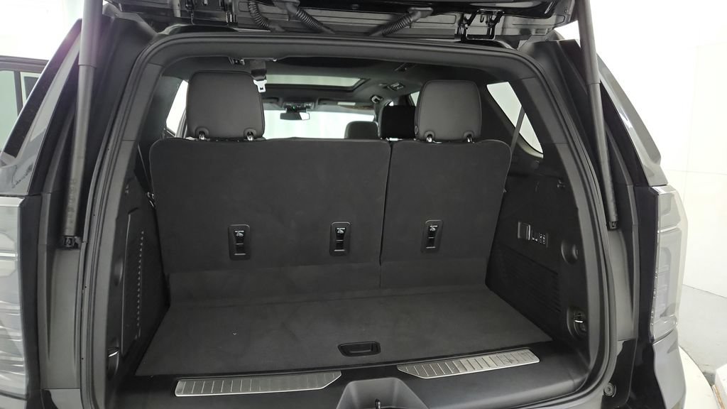 Used 2025 Chevrolet Tahoe Z71 w/ Comfort Package AWD/4WD image 19