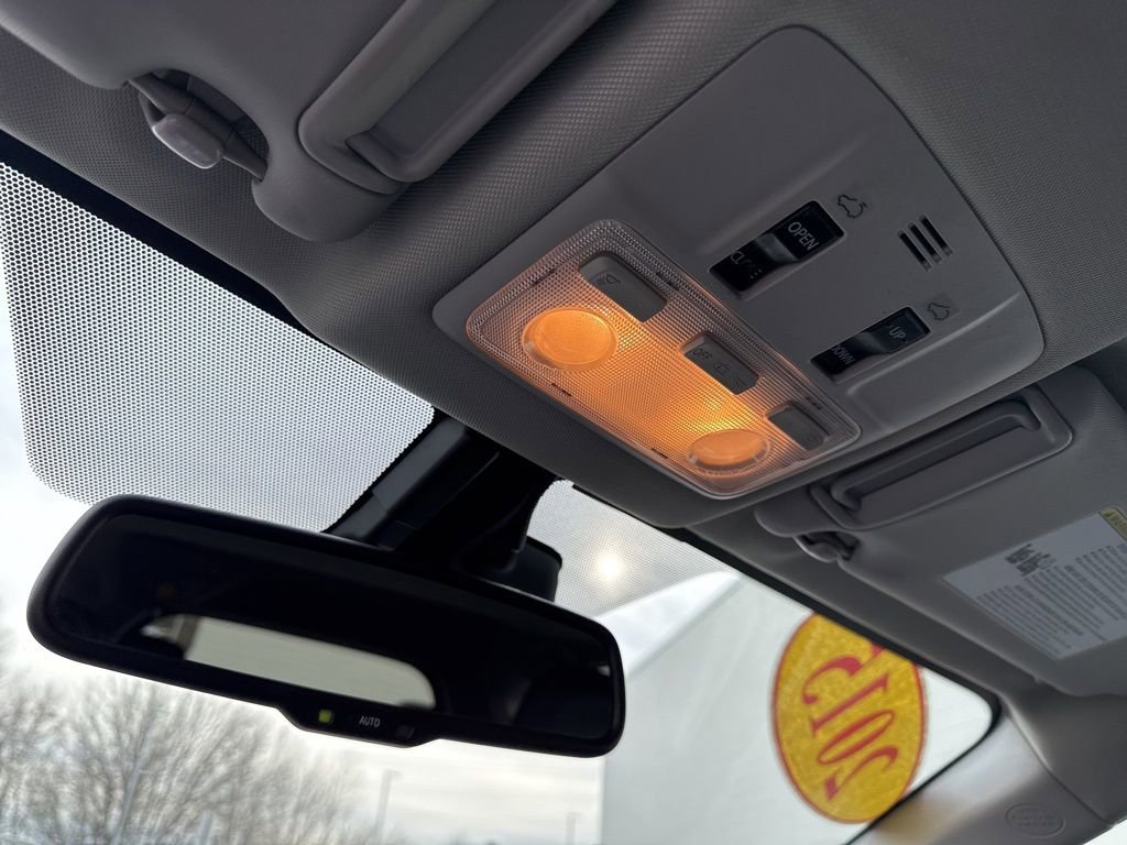 Used 2015 Toyota RAV4 Limited w/ Technology Package image 28