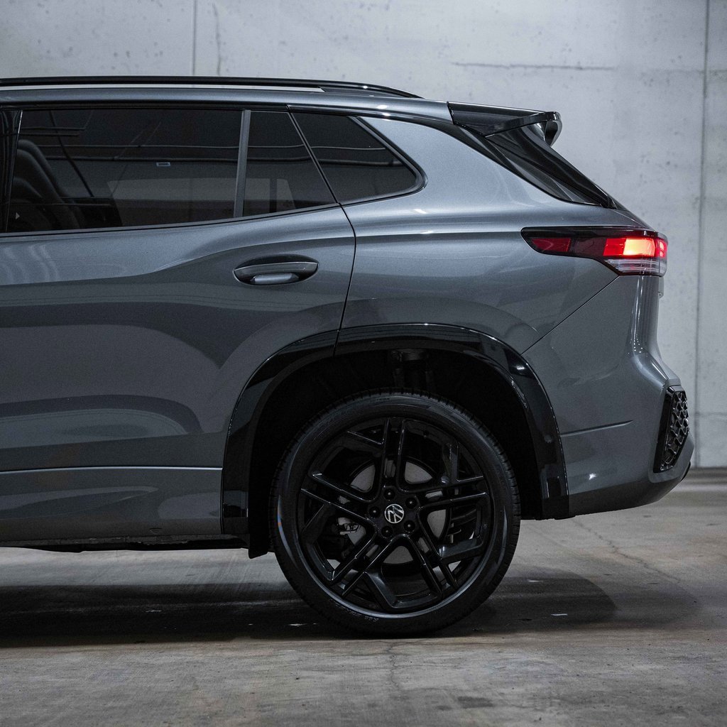 New 2025 Volkswagen Tiguan SE R-Line image 4