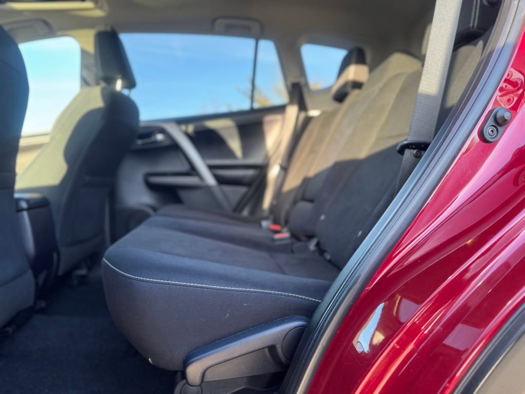 Used 2018 Toyota RAV4 XLE image 19