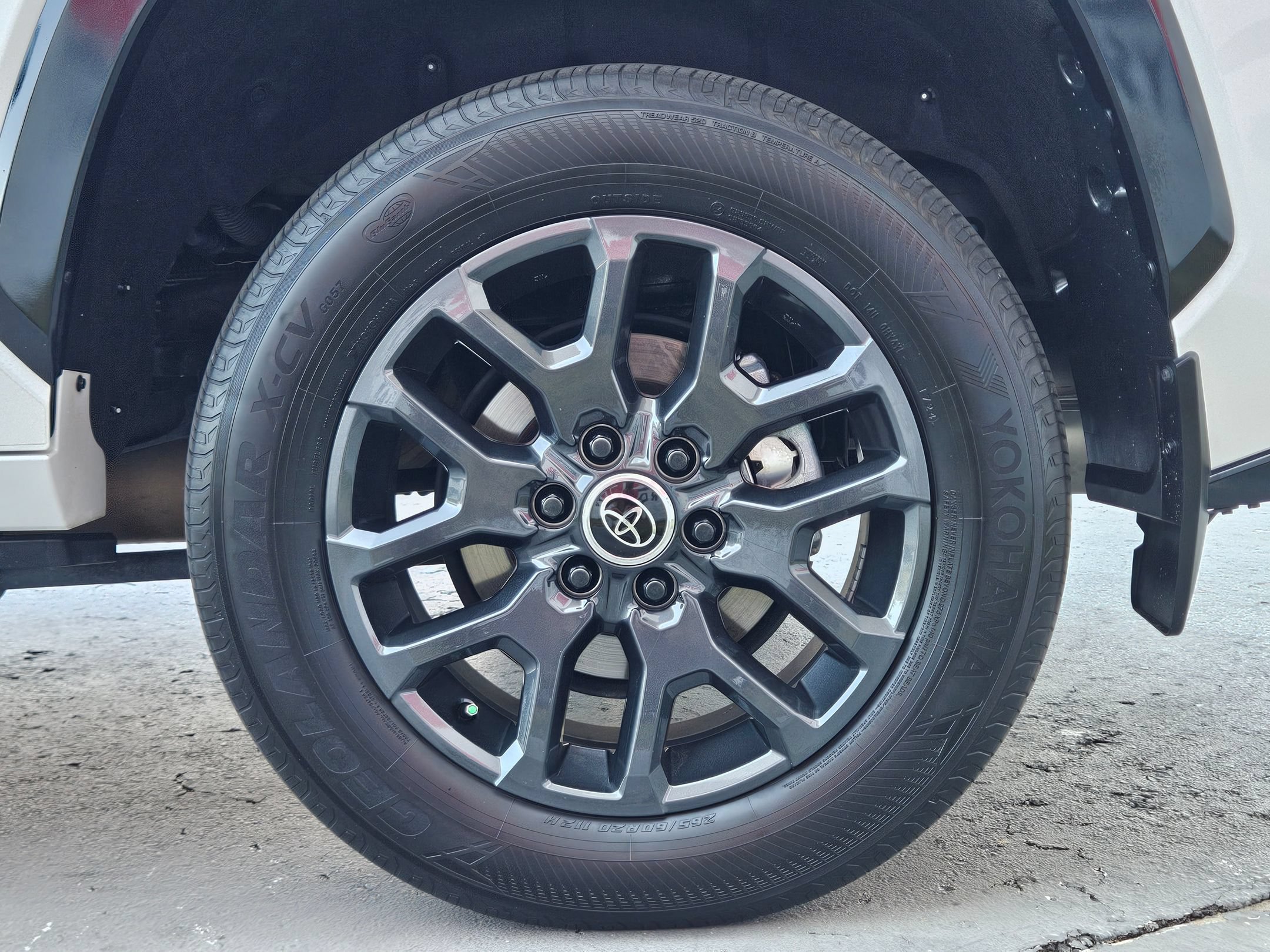 Used 2024 Toyota Sequoia Platinum AWD/4WD image 28