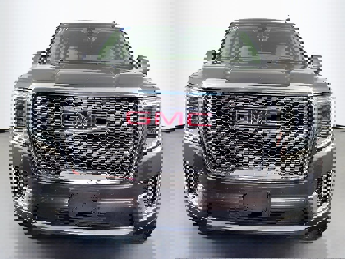 Used 2021 GMC Yukon Denali w/ Denali Premium Package image 3