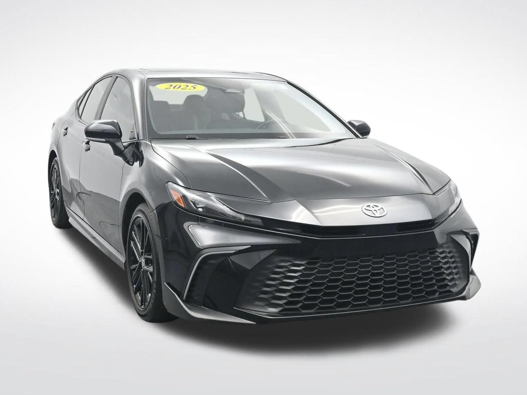 Used 2025 Toyota Camry SE w/ Convenience Package FWD image 3