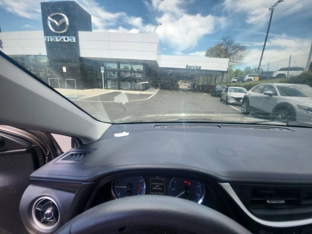 Used 2018 Toyota Corolla SE w/ SE Premium Package FWD image 25