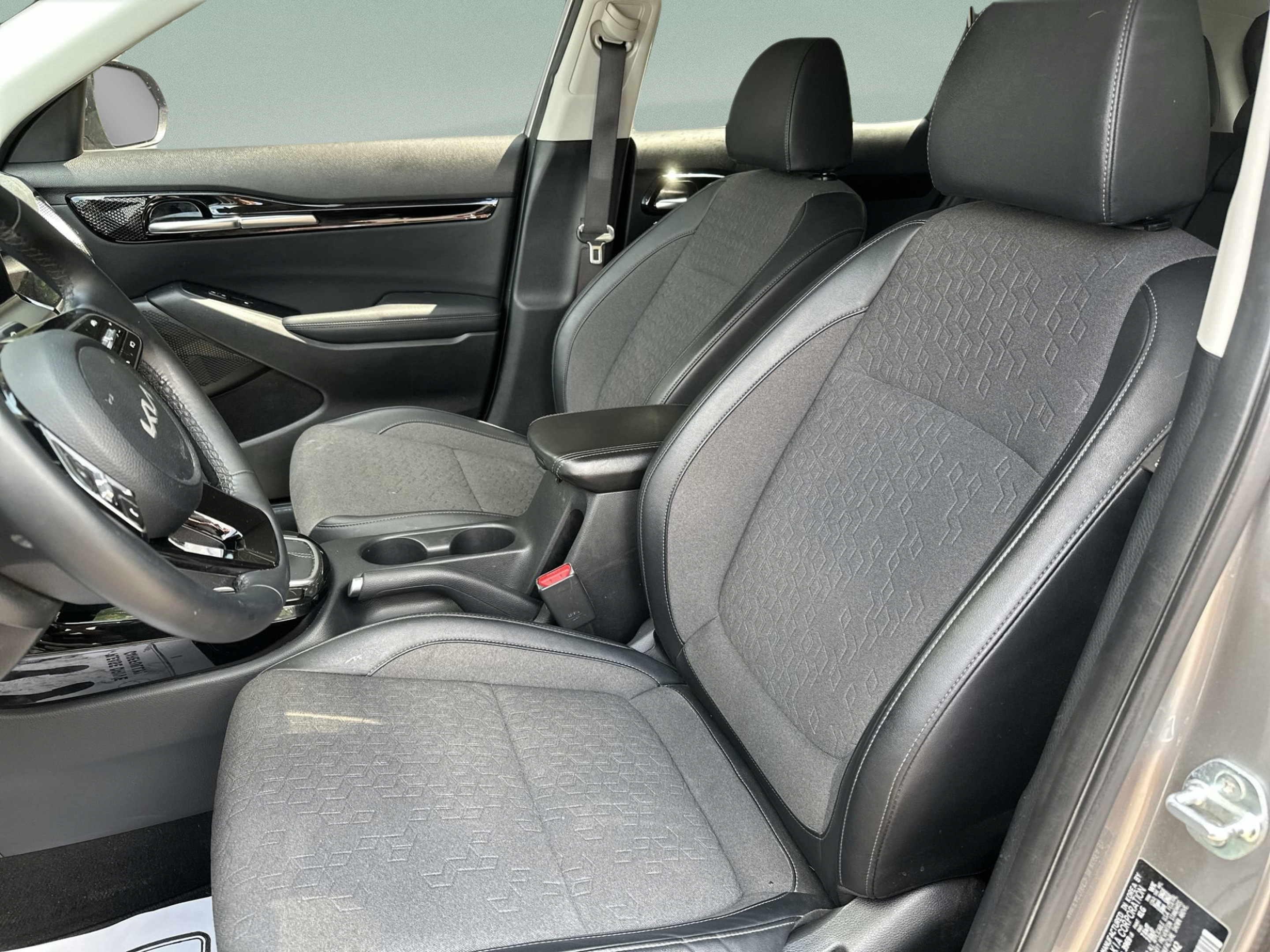Used 2025 Kia Seltos S FWD image 13