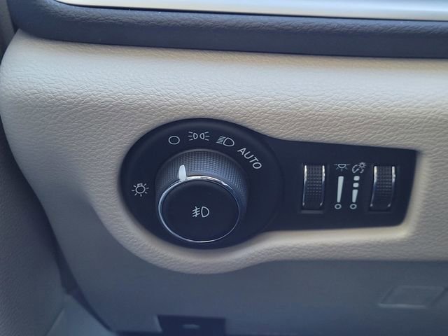 Certified 2024 Chrysler Pacifica Touring-L image 13