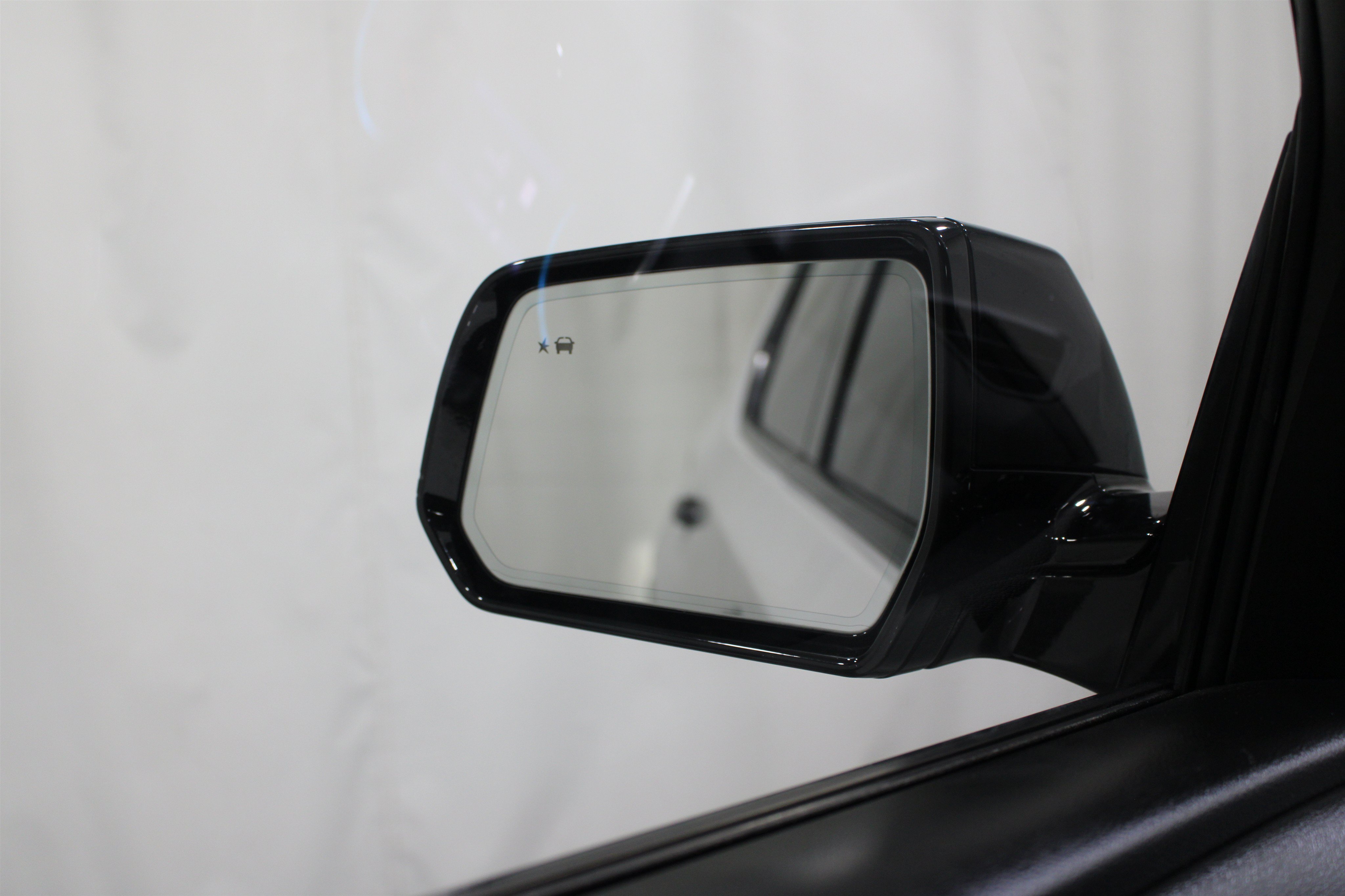 Used 2020 Chevrolet Traverse Premier w/ Redline Edition FWD image 11