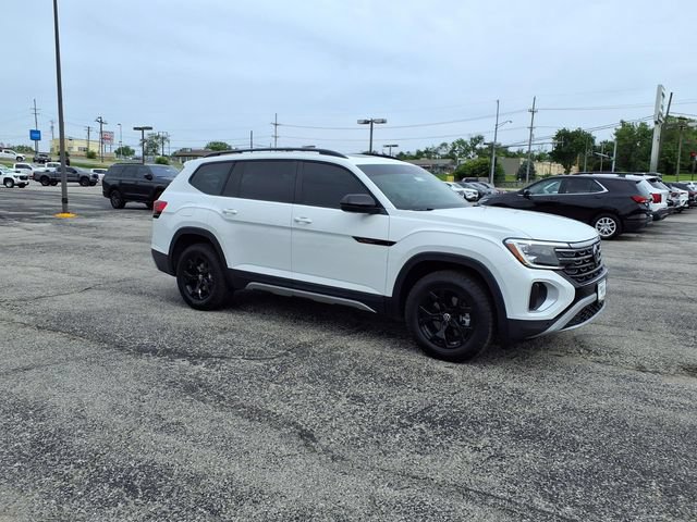 Used 2025 Volkswagen Atlas Peak Edition SE AWD/4WD image 11